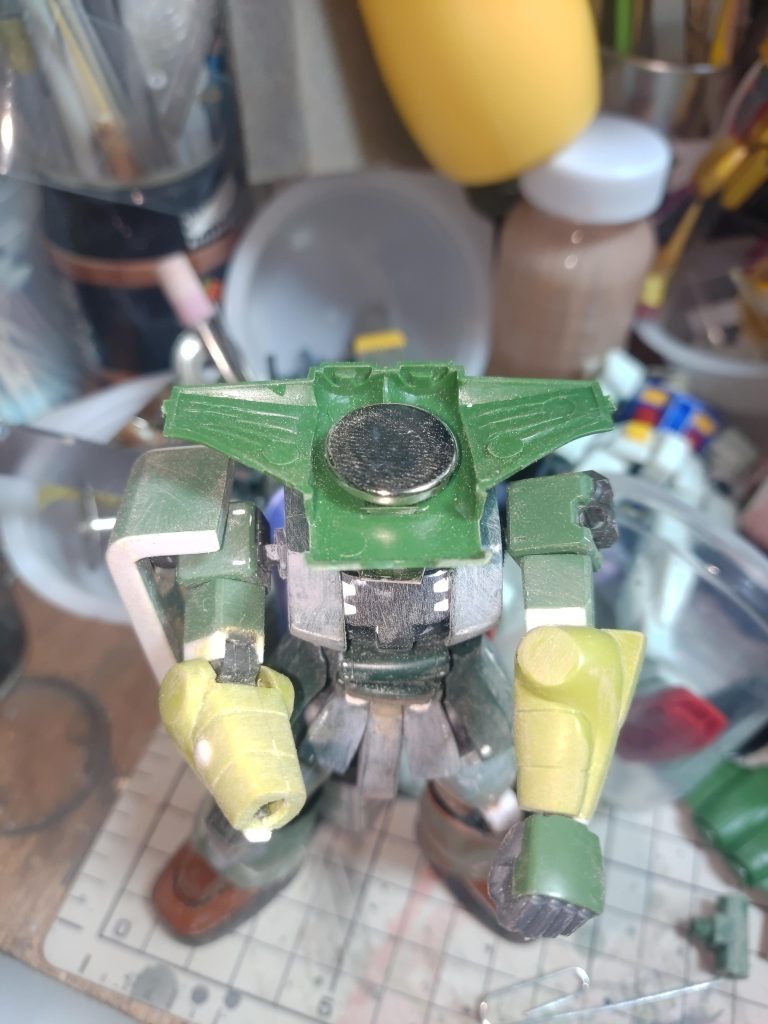 トップ内磁石貼り付け元々オリジンザクでガルマザクを作ろうとしてましたが、頭部部品が無くなりマウンテンサイクルへ