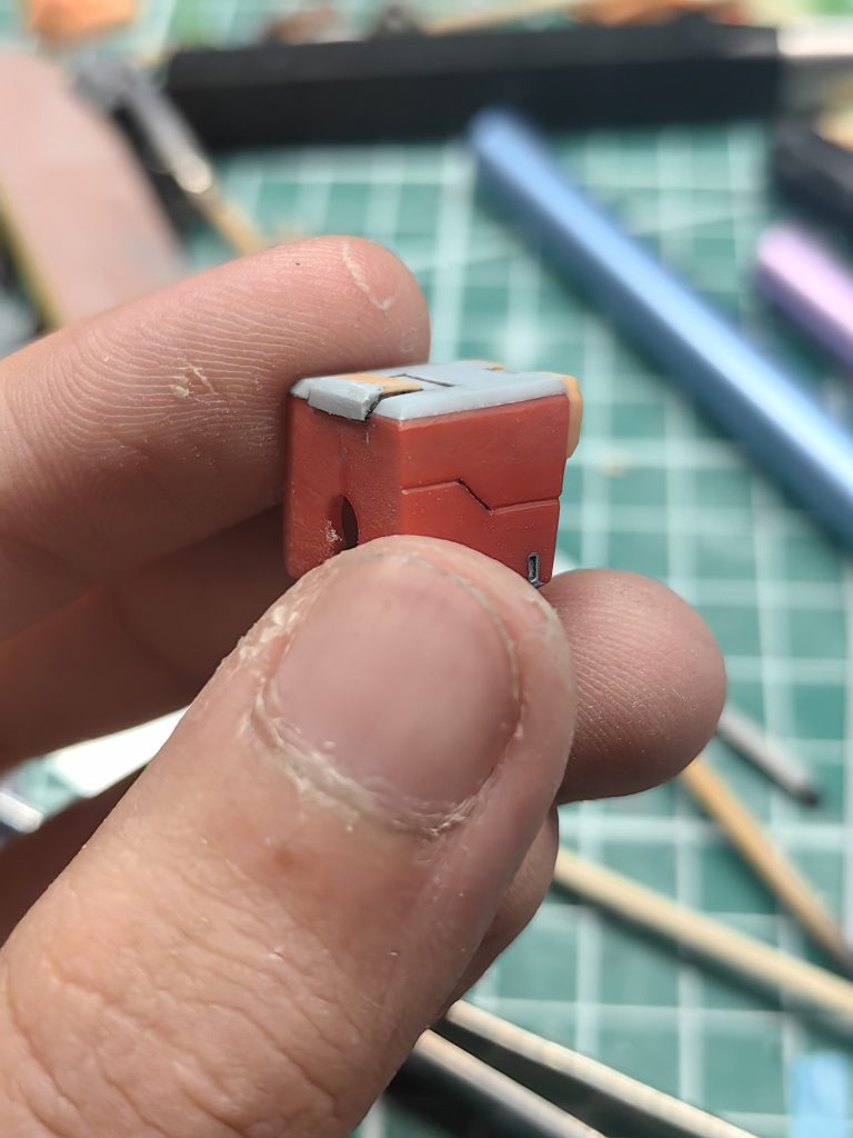 肩の形を長くして落とします