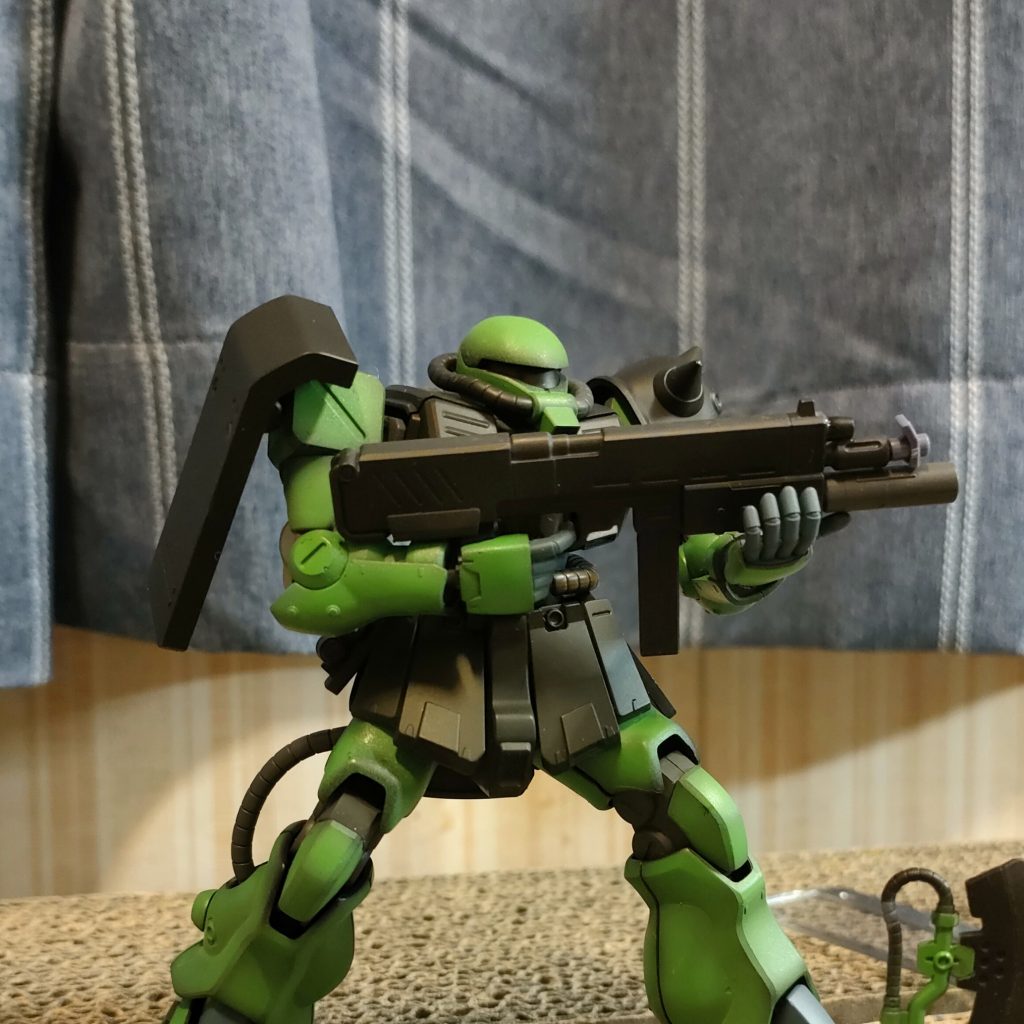 本塗装前の下地塗装。緑がちと濃いので修正かけます。