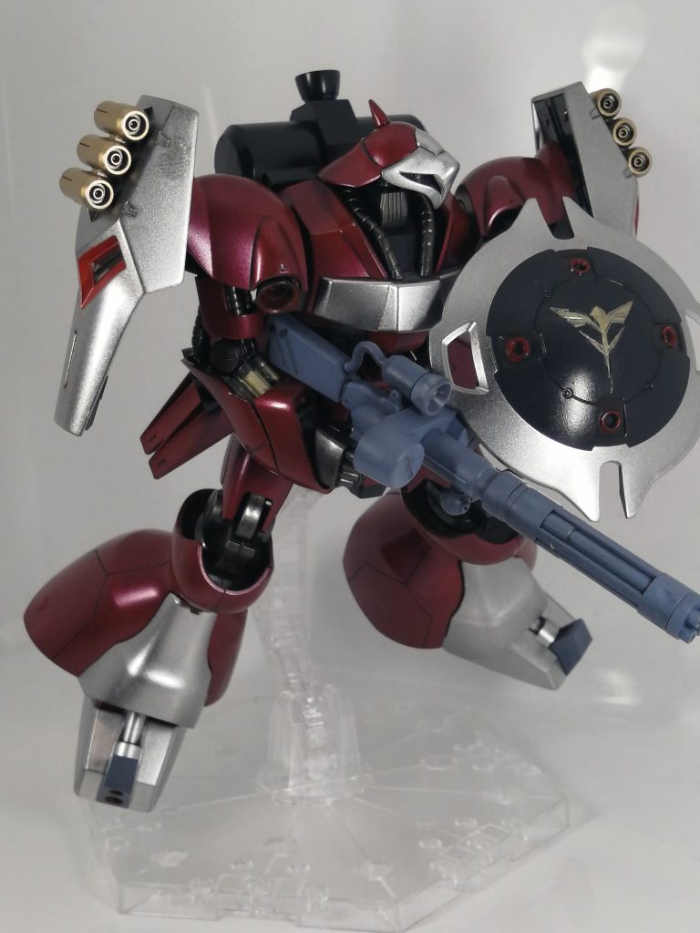 やっぱり盾のマークの塗り分けが難しい。。爪楊枝でやりましたが、素直にマスキングすべきでしたね