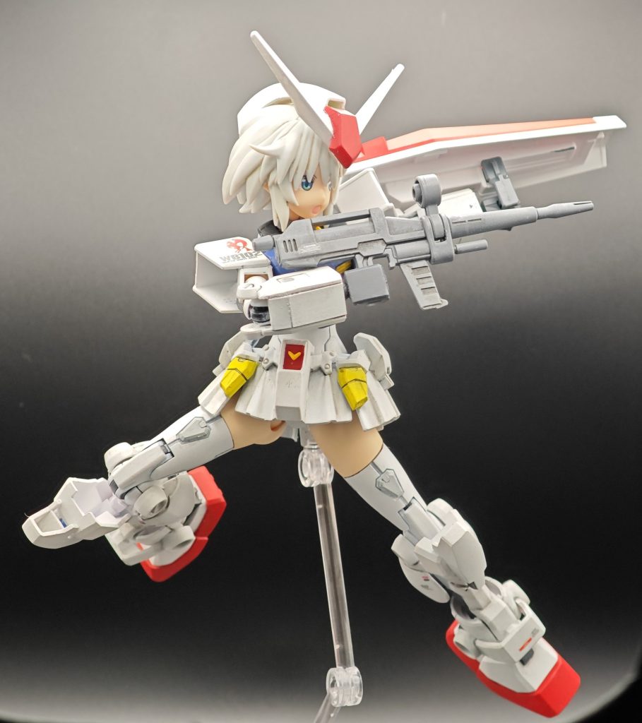 可動に関してはリシェッタ準拠なのでそれなりには動くものの最近のガンプラに比べるとちょっとポーズはつけにくいです。
