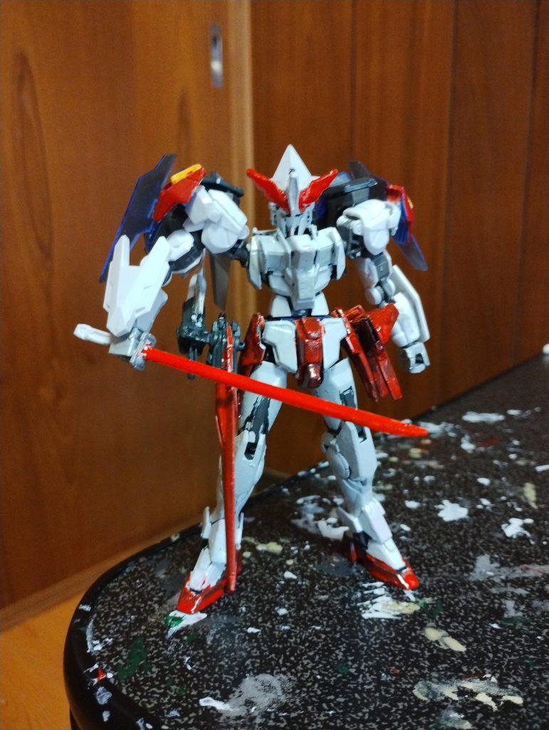 腰をビルドバーニングのものにしていた制作途中の状態。カミキバーニングの腰パーツに鞘を装備するために置き換えました。