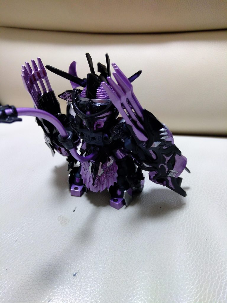 バックshotです。カラーレシピは悟空インパルスガンダムと同じく紫色部分は香坂きのさんとガイアノーツさんのコラボ塗料ドむらさき(赤味)黒は水性ホビーカラー黒(光沢)シルバーは水性ホビーカラー銀(光沢)赤は水性ホビーカラー赤(光沢)グレーはガンダムカラーのファントムグレーです。