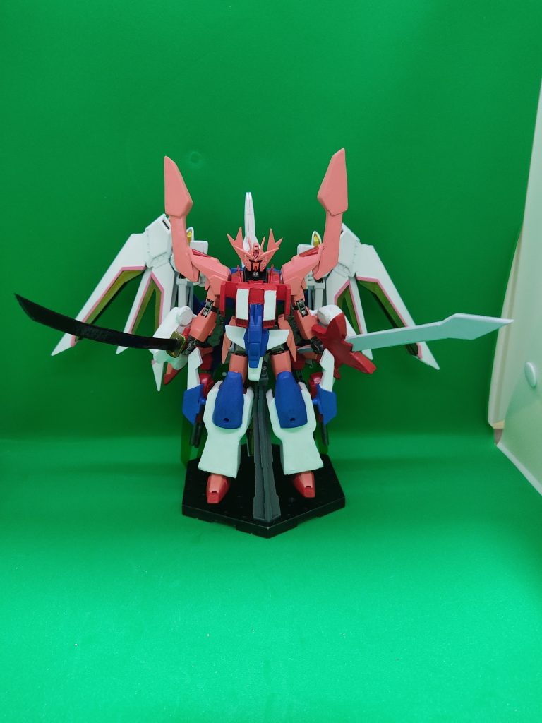 ストライクアイFAと合体してマイティーストライクアイとなります。