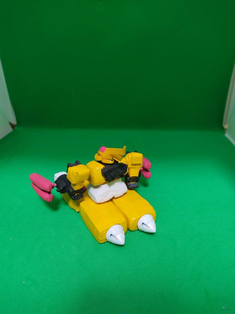 設定は通信車両で、オペレーター任務を中心に行動しています。また、両腕のミサイルはペイント弾です。