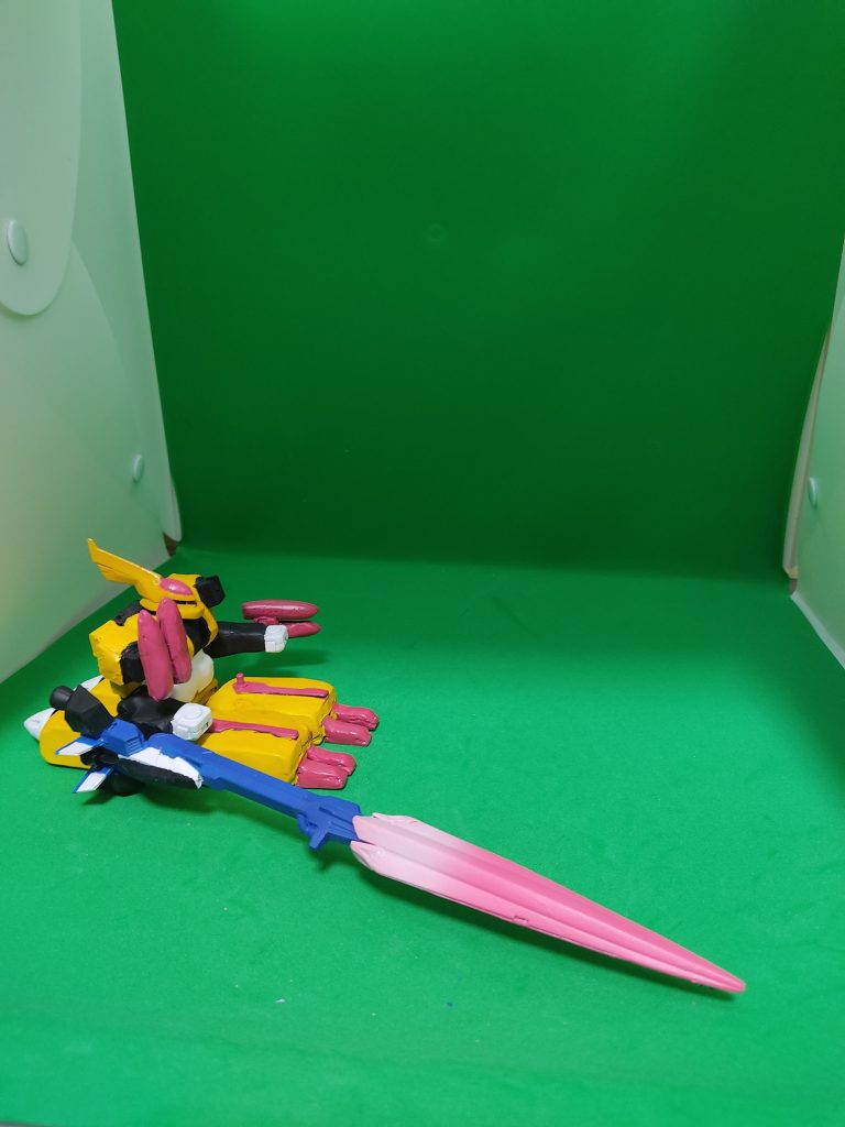 ランチャーグラスパー、ブレードグラスパーは武器として他の機体に装備できます。画像はガズアタックにランチャーグラスパーを装備。近接用に大型ビーム刃を展開します。