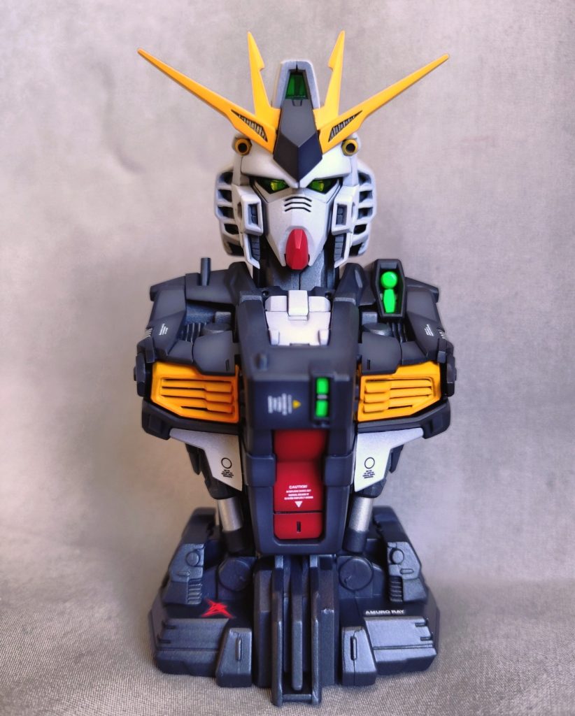 噂には聞いてたけどメカニカルバストのνガンダムのルミナスユニット、ホントに光らないのね…これ点灯してるんだぜ…