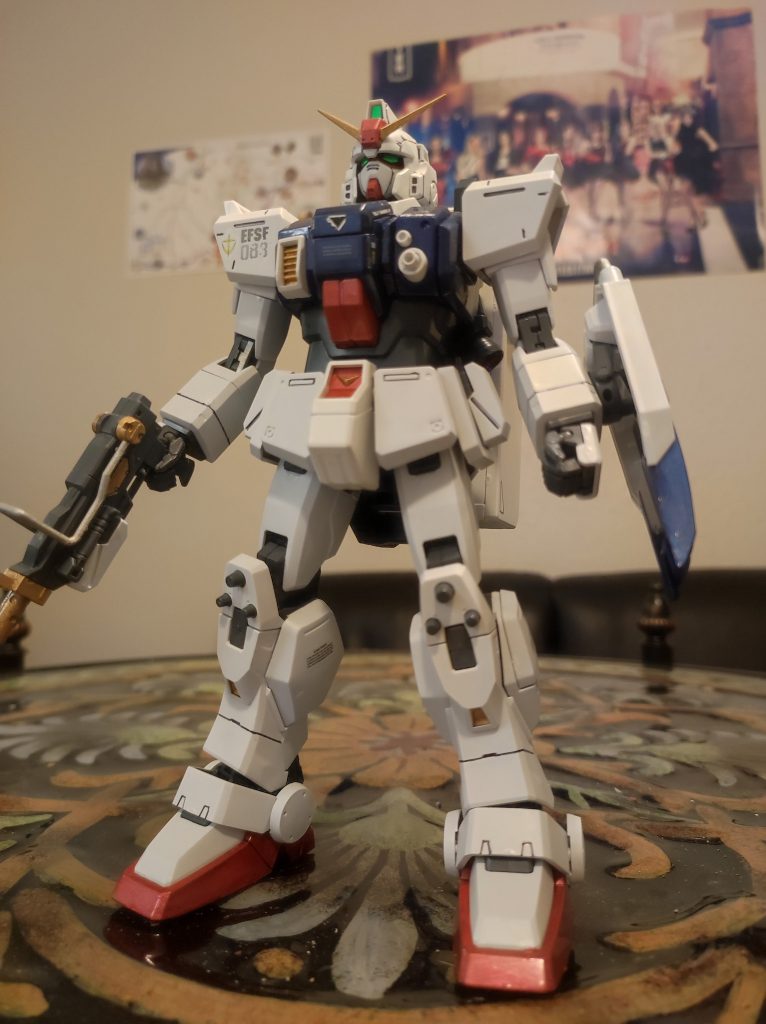 デカールが苦手です。マーキングの'083’は失敗作の一つでした。下から見ると、頭部がちょっと大きいと思います。