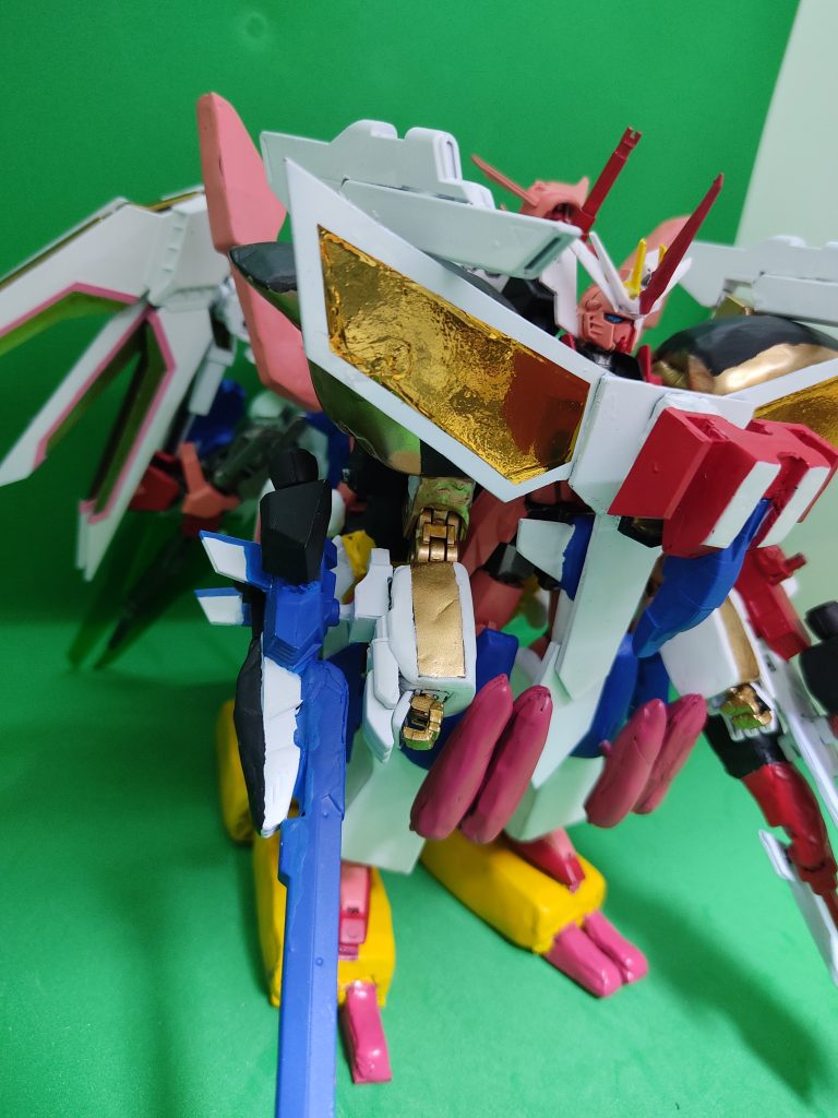 頭部HGはライジングフリーダムをベースに加工しました。