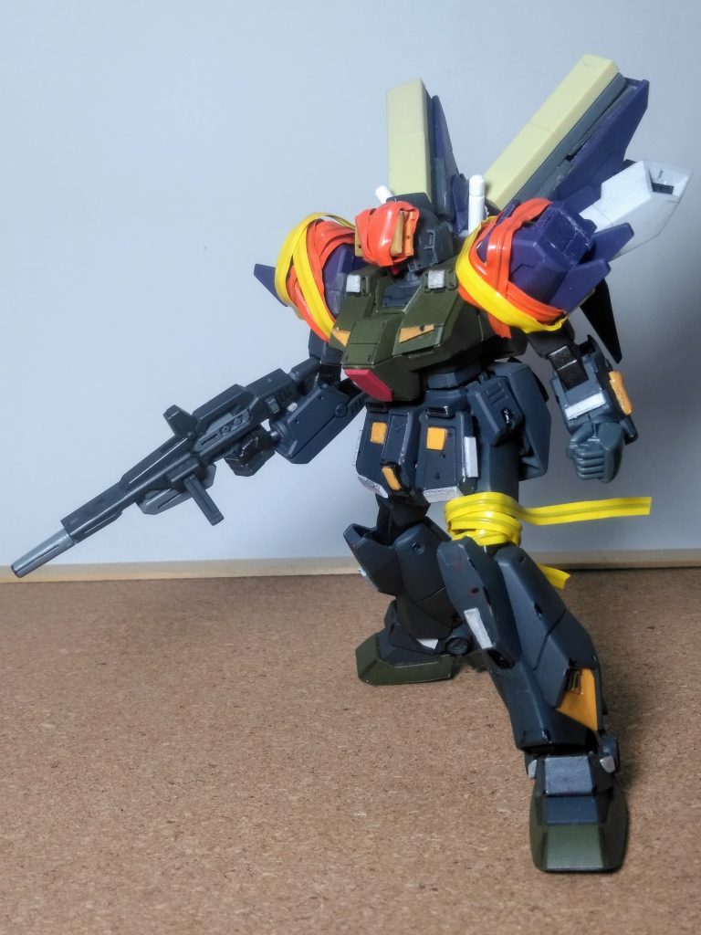 『今は余計な事は考えない・・・』 『RX-78 NT ガンダム NT-35 フッケバイン』の専属パイロットである『アズジャナ・イッス 少尉』脳内設定・・・桃色の瞳と青緑色のツインテールが特徴的な経歴不明な16歳?だが、外見と共に何かと子供扱いされがち。身長は中学生位で、コクピット内でも体格的にかなり無理をして操縦しているように見える。普段は子ども扱いされることを嫌っているが、時折ガンダムタイプを「かっこいい」と思ったり、蛇🐍や蜥蜴🦎を気持ち悪がったりと年相応な面も見せる。猫好きのようである・・・女性戦士と、コンナ感じで謎しか無い『アズジャナちゃん』😏シラジラシイ特殊な才能を持つが所以に『ガンダム NT- 35 フッケバイン』を任されました 😌💨 果たして彼女の活躍は如何ほどか 😖