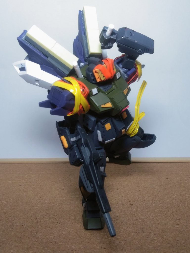 『覚悟をきめて・・・』 中古屋さんより購入したあるロボットを別サイトに投稿しようと思い立った「UP主」 😆リビルドする為、その設定や概要を調べておりました 🕵️ そのロボットがナンなのかは言わずもナガでありますね 😋👍コンダケ,カタッテイレバ,トウゼン!