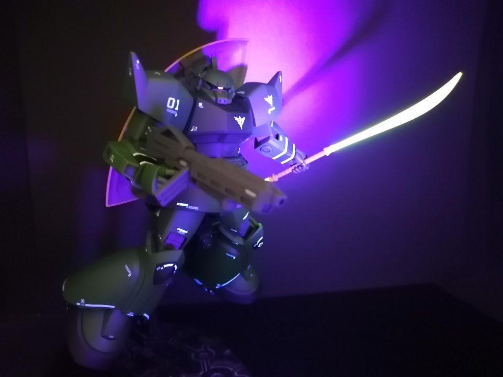 モノアイ・ビームナギナタ等は蛍光カラーで塗装しました。UVライトで発光します🤩白色デカールも発光します。最後まで見ていただき、ありがとうございます😸