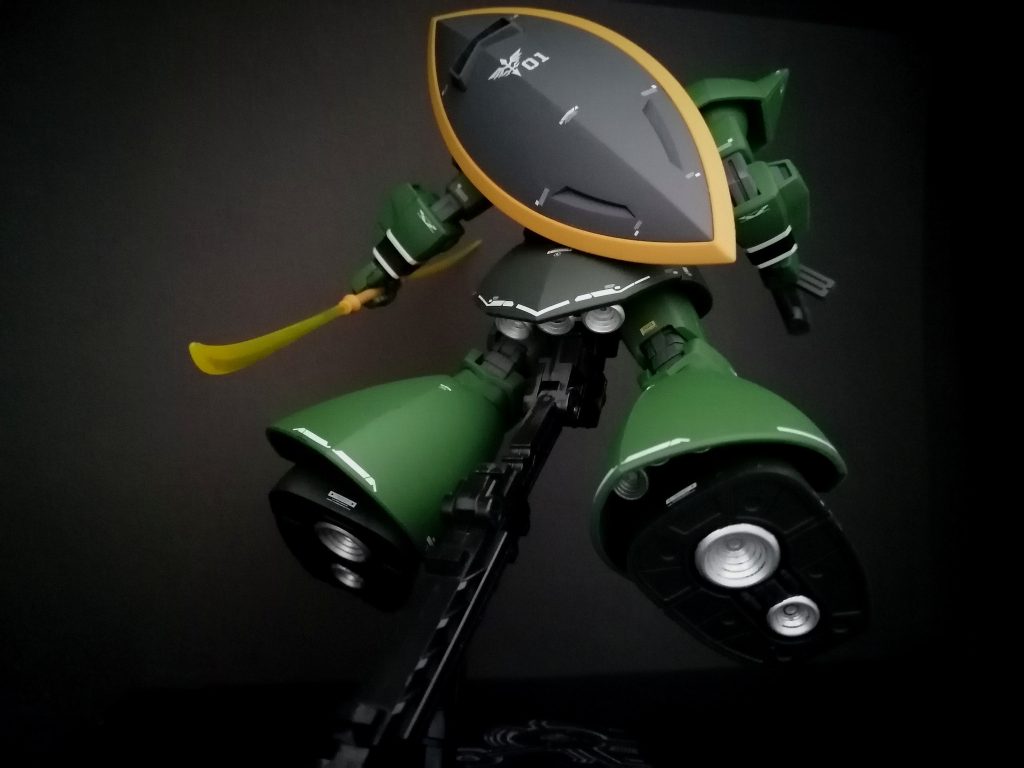 腰部・脚部のバーニアはシャインシルバーで塗装しました😄