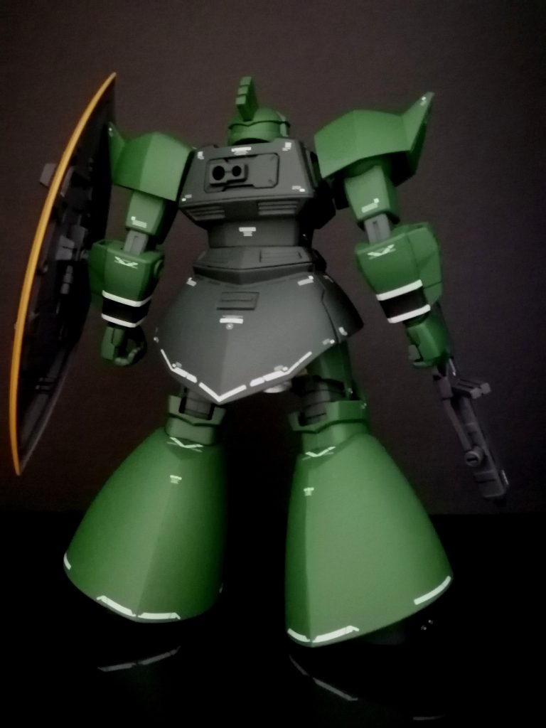 元はHGシャア専用ゲルググです。シャア専用ゲルググの説明書が入っていました。デカールは多めに、RGシナンジュのものを貼り付けました。緑のゲルググもかっこいいですね😆