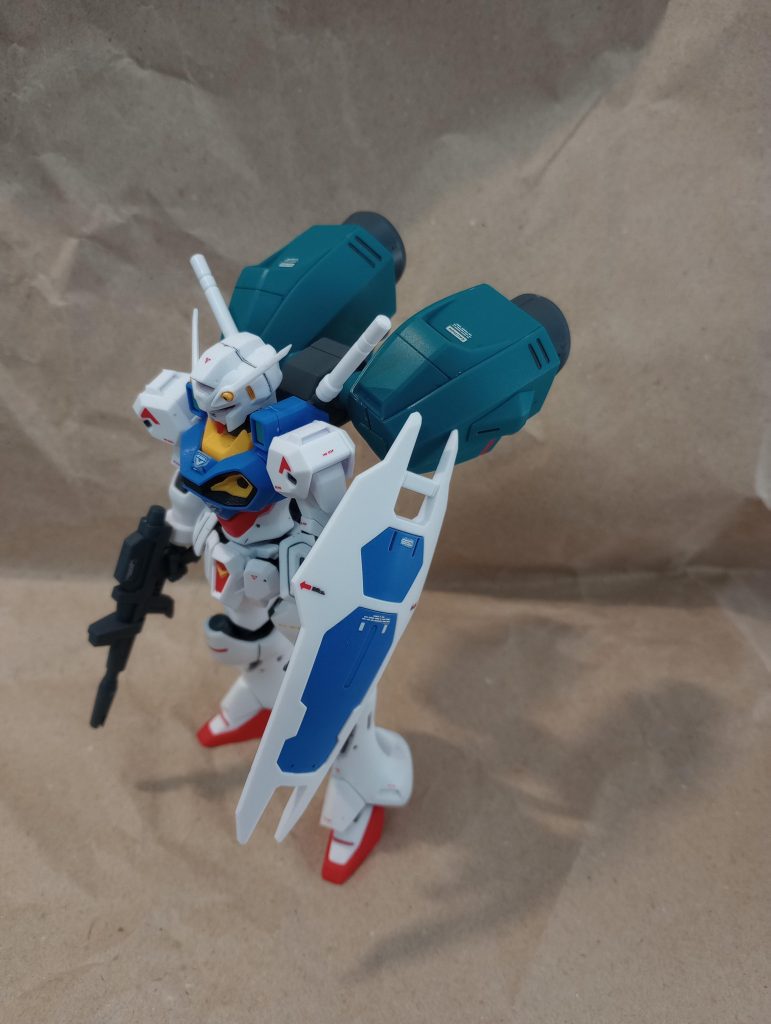 大型のブースターポッドが付属してます。自立はできるもののさすがに不安定になるため、ディスプレイスタンドも付属してます。