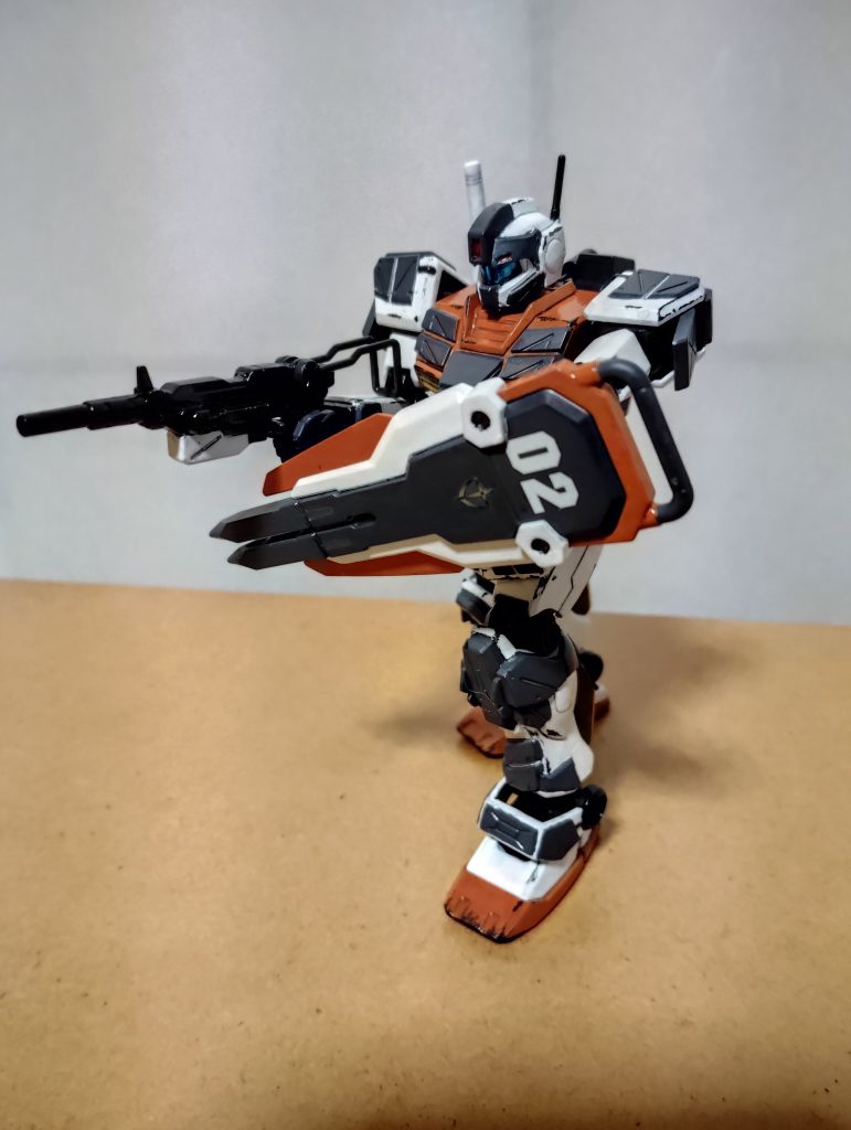 100mmマシンガン&スパイクシールド装備です。 もともとキットに付属する武装の組み合わせだけあって、非常にまとまりが良いですね。