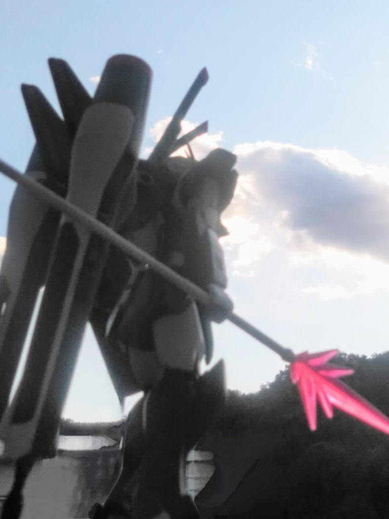 コンナ感じで実行です 😆🎵🎵本来なら映画視聴後の興奮時に制作するのが鉄板なのでしょうがナンやカンやとワタワタしてイルうちに、今回のハコビと相成りました 😣💦💦💦この子はプロポーションも良好ですし、プレイバリュー満足出来ます🈵😃✨ナンチャッて外ロケもヤッテみたし 🤔「UP主」の2024年ラストのSEEDキットに相応しい素晴らしい子 🤗💕