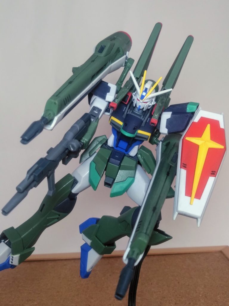 そして肩部に装備された2門のレールガン『MMI-M16XE2 デリュージー 超高初速レール砲』😤💨『フリーダム ガンダム』の『MMI-M15 クスィフィアス・レール砲』の系列モデルで、プラズマを投射する事も可能としているソウです 😌🌸💕 ハイ!『ナンチャッてフルバースト❗❗』🤣🤣🤣必殺武器(技)はコウイウのがイ~イですよね 🤤💦🌊🏄💦