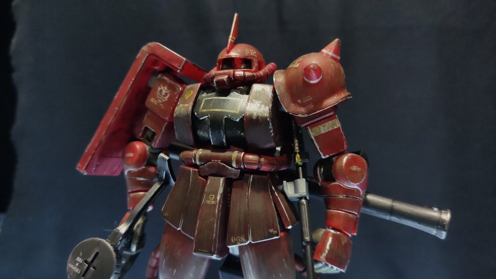 ウェザリングペイントは、黒→アンバー→マッド→ダストの順に明るくなるように塗り重ねています。筆の向きも気にしました。