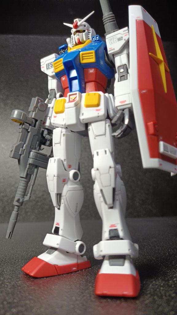 このキットと言うかORIGIN系のHGって細かな部分まで造りこまれていてスジボリしなくても十分情報量多いですね~ヾ(*´∀`*)ノ少し浅いので0.2ぐらいで掘り直しする場所は有りましたがそんなに手間にならなかったのでサクサク作業できました(zaku-kao5)シールも沢山付属されていたのでそのまま使用させて頂きました。ただ、デカールほど綺麗に仕上げるのは難しいですね(zaku-kao4)