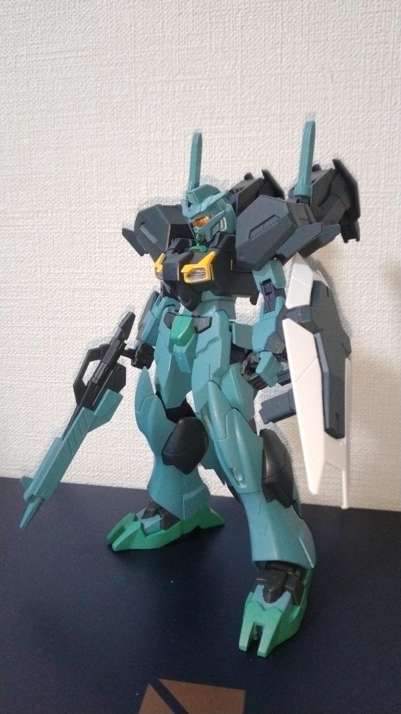 フェイクニューガンダムベースの量産型νモチーフのガンプラです。自分にしては珍しく、原典機の世界線に存在するMSを想定してではなくガンプラとして作っています。…ところでビルドシリーズの世界線ではコアガンダム系って製品化されてるんですかね…?