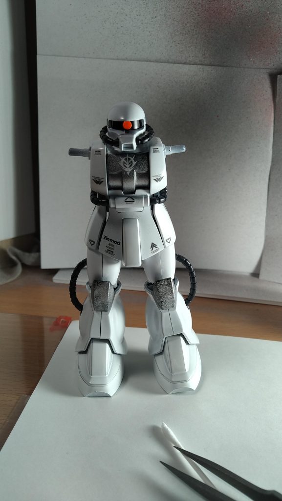 ホワイト難しくない?直ぐにダマだかムラになるし、おまけに途中でニューホワイトが切れて手元にあったタミヤのピュアホワイトでなんとか‥ホワイトとピュアホワイトの違いって何