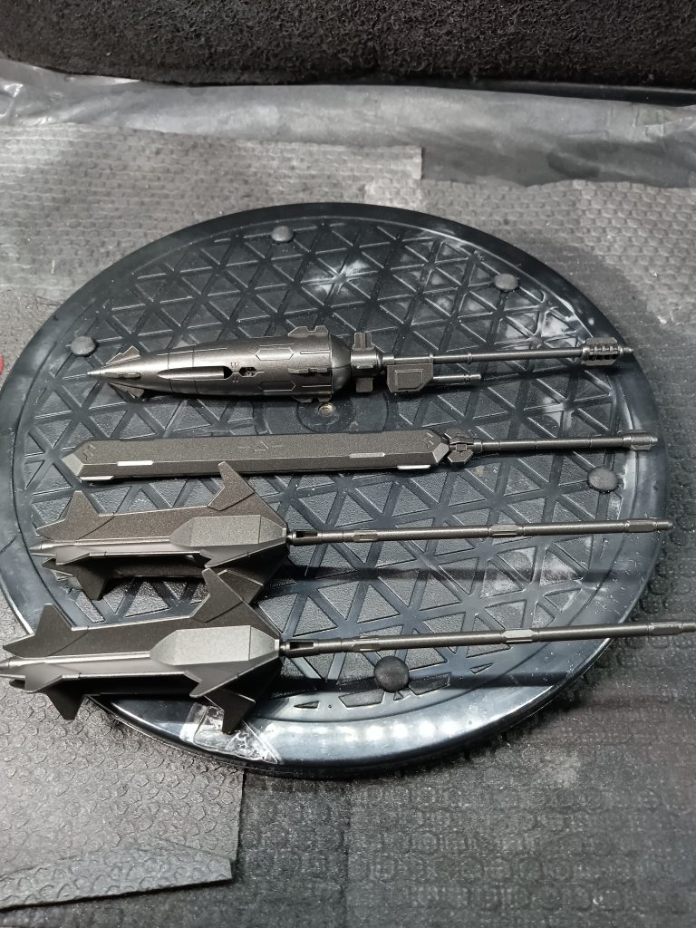 ポージングに自信が無くて持てなかった鈍器達です純正の第獣形態も可能ですが　ぶっ壊れそうなのでやめておきましたwもっと落ち着いて作業出来たら良かったのですが　完成をいそいでしまいました次はゆっくり作業出来たらいいなと思っております🤔ご閲覧お付き合い頂きありがとうございました　また見てやってください😊　　　よろしくお願いします!ありがとうございました🙂‍↕️