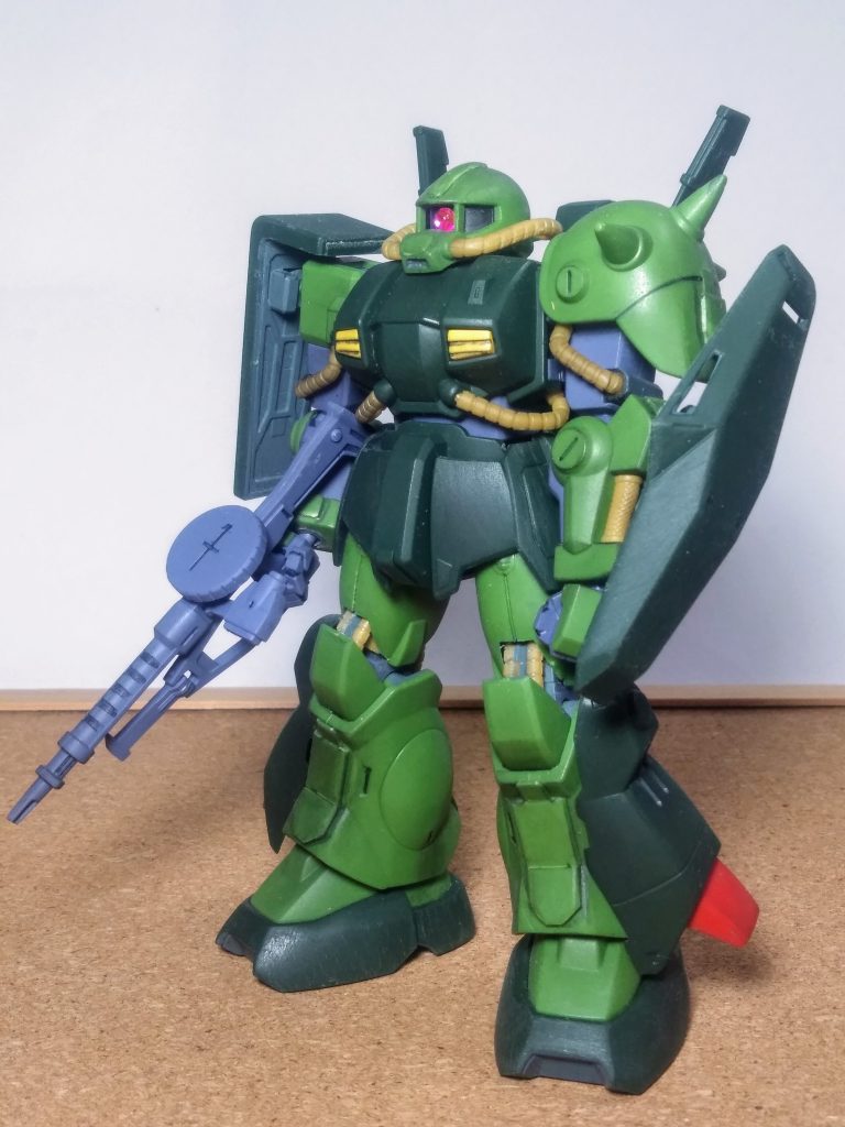 『30バンチ事件』ハイ!何時もながらに長い講釈なので興味のアル方だけドウゾ😆👍➰ 宇宙世紀 0085 年 7 月 31 日『ティターンズ』がデモ鎮圧に、当時使用が禁止されていた『G3ガス』を『サイド 1 の 30 バンチコロニー』へ注入、民間人1500万人は他界した事件。ただしこの作戦は指揮官である『バスク・オム大佐』の独断で行われたものであり『ティターンズ総帥ジャミトフ・ハイマン将軍』も、事件後のこの報告を受けた時はかなり不快に感じたと言う。『ティターンズ』の圧力による報道規制で、一般には激発性の伝染病による全滅と報道され『ティターンズ所属のエマ・シーン』は愚か、事後の情報統制だけでなく、当時作戦の後方支援を担当した部隊の指揮官にすら、作戦の真の内容は知らされていなかった。鎮圧を依頼した『地球連邦軍』も、この行為を事実上黙認せざるを得ず『ティターンズ』の発言権を強める結果となった。しかし『スペースノイド側』にはこの事件に疑問を抱く者は多く、結果的に反連邦運動は拡大。やがて『地球連邦軍内部』でも『ティターンズへの不信感』が増大し『親スペースノイド派のブレックス・フォーラ准将』が、『エゥーゴ』を結成するきっかけとなった。 読破❗ありがとうございます 😌⤵️