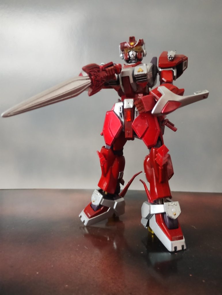 レッドナイフ。モビルスーツにとどめを刺すぞ!100均の「くさなぎの剣」を使用しています。