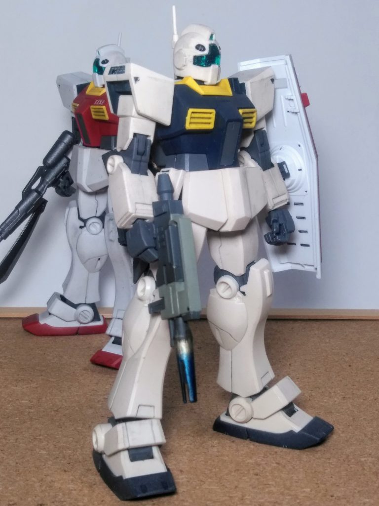 『30バンチ事件のその後』ハイ!知ってる方には今更だし、チョッと長い講釈なので興味のアル方だけドウゾ😆👍➰ 本来であれば『ティターンズ』だけでなく『地球連邦軍』をも揺るがす大スキャンダルになるはずの事件だったが、報道規制により『激発性の伝染病によって住民は全滅』と発表され、真相は隠ぺいされた。舞台となった『30バンチ』は、事件後もコロニーは放置され、内部は荒廃したまま。『ティターンズ所属の兵員』は愚か、当時作戦の後方支援を担当した部隊の指揮官にすら、作戦の真の内容は知らされていなかった。鎮圧を依頼した『地球連邦軍』も、この行為を事実上黙認せざるを得ず『ティターンズ』の発言権を強める結果となった。しかし『スペースノイド側』にはこの事件に疑問を抱く者は多く、結果的に反連邦運動は拡大。やがて『地球連邦軍内部』でも『ティターンズへの不信感』が増大し『親スペースノイド派のブレックス・フォーラ准将』が、『エゥーゴ』を結成するきっかけとなった。 読破❗ありがとうございます 😌⤵️