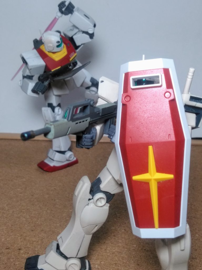 『ジム系』の汎用性のアピールに『ジム・ライフル』を装備しました 😚 おっ!案外似合うかも 😌