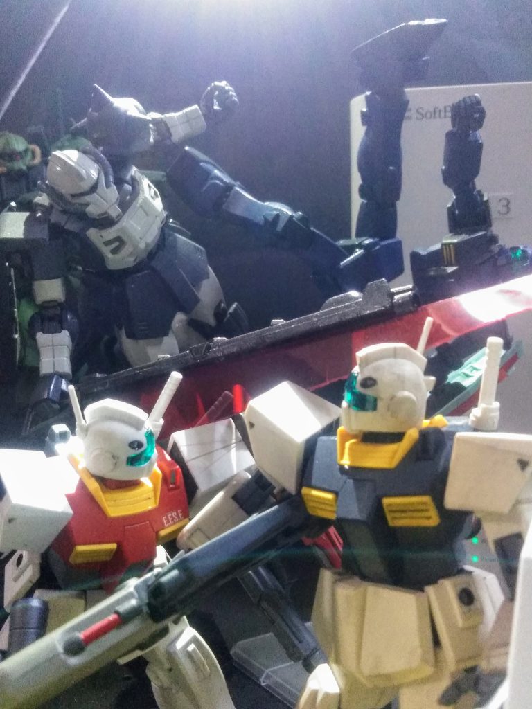 コンナ感じでダラッと実行です 😁🎵🎶 このショットで『ジム +(プラス)ティターンズ仕様』を一刀両断にしてイルのは『カンユ 大尉』がヘッドハンティングして連れて来た『"元"ジオン軍のSUPER☆ACE 級パイロット』 😅💦そして『アルカード "元 "大尉』は一目で誰が操縦してイルのか思い当たった様です 😚何度も死線ギリギリの闘いを繰り広げて来た宿命の相手ならば当然かな 😌 さて、HGUC繁盛気?に登場したこのキット 😚🎵可動域は・・・素晴らしい❗デザインは・・・良い感じのアレンジ❗❗(UP主基準)組み立て易さは・・・全く問題無し❗❗❗拡張性は・・・伸び代がアル❗❗❗❗こんな雰囲気のキットです 😃リョウコウ!此はアクマで「UP主」の感想ですから 😏゚+.゚(´▽`人)゚+.゚カンジカタハ,ヒトソレゾレ! 今回は『30バンチ事件』での『 エゥーゴ側』 😆🙌🙌またもやダラダラと実行致しましたが、生温く見守って頂ければ幸いです 🤗 フゥ😵💨 果たしてコノ先ドウナル事やら 🤨💭