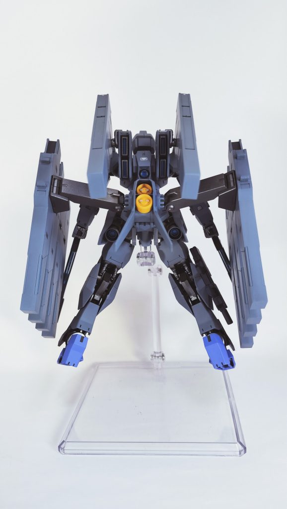 後ろから奇跡的にバーニアの噴射口と後付けパーツが被っていません