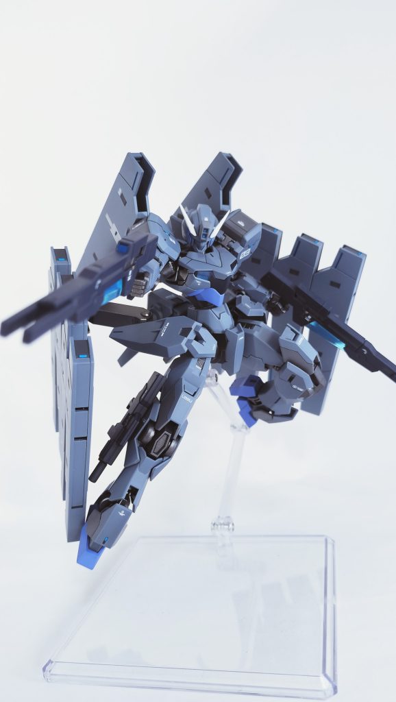 射撃ポーズ制作途中は腰延長やりすぎたと思いましたが、後ろに増設したパーツが見えやすくなって結果的に良かったです。