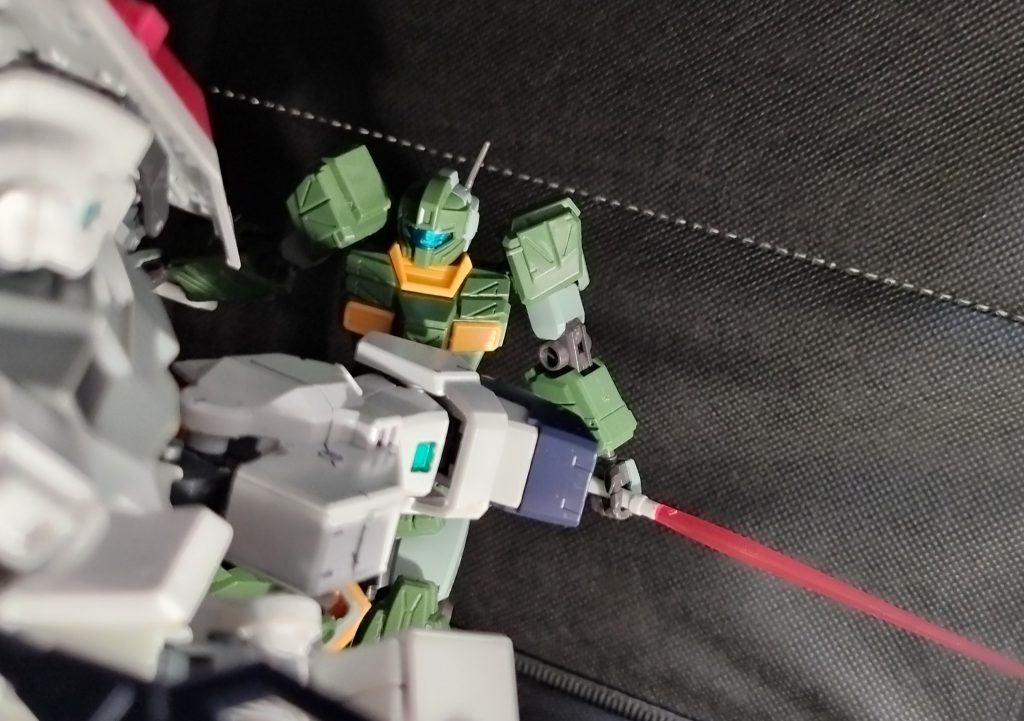 開脚が出来るのでライダーキック的なのも出来るんですよね、物凄ぉく分かりづらくてスミマセン…相手役にジムストライカー君を添えて…( タイミング良ければ今年中には投稿できるかな…)