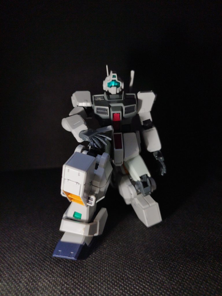 膝立ち正面から、まぁ、今回はこんな感じでただ下半身の可動域関連の改造と自分好みのウェポンとかスタイルにしてます。今までエクシアやジンクス、キュリオスなどの00のファーストシーズンの機体がベースになってるものの股関節の改造はたくさんしました。ただ今回は宇宙世紀かつ膝の二重関節化もあったのでかなり新鮮味のある改造でした。ただ膝関節はポリキャップに切れ込み入れて軸も少し切って細くしてある分強度がかなり心配な感じがあるので受験が終わったらまた改造してくつもりです。いつになく長文になってますが読んでいただき感謝です!( 1年のブランクか…これがっ!)