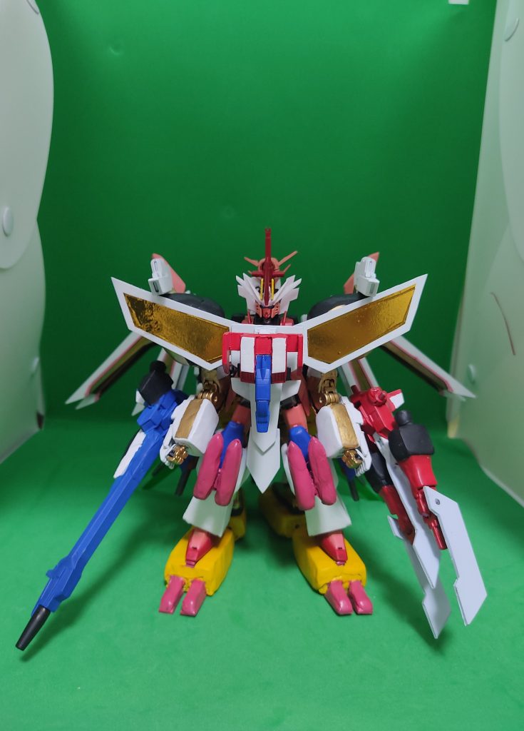 マイティーストライクアイ、パワードドラゴン、ガズアタック、そしてブレードグラスパー、ランチャーグラスパーが合体しています。