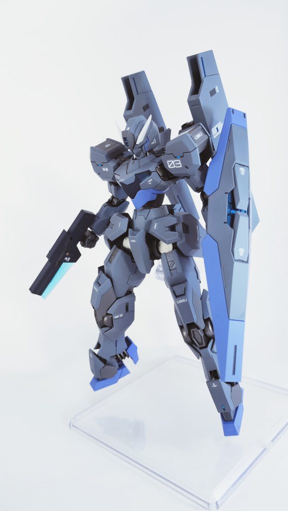 シールド装備めちゃくちゃかっこいいガンヴォルヴァのシールドですが、全部装備するとごちゃっとしてしまうので基本は外しています。