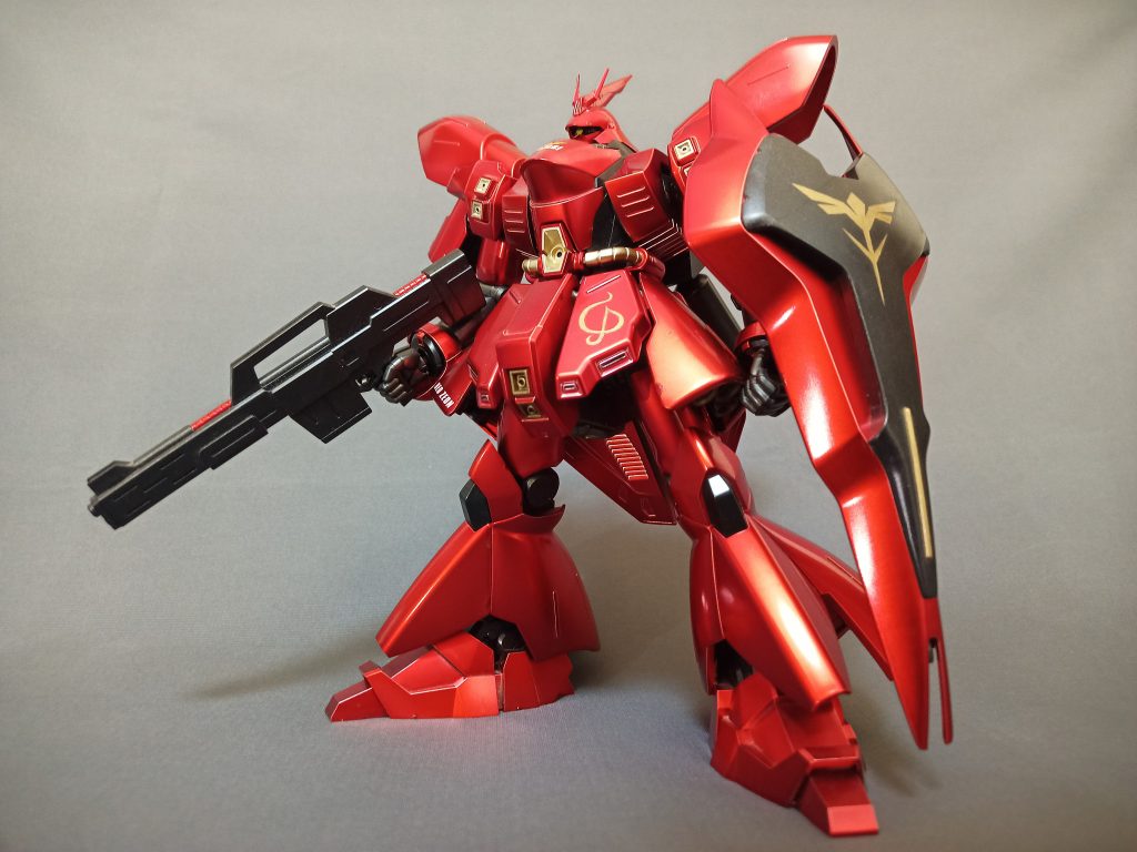 1/144サザビーのキットはその昔逆シャア上映時に出てた旧キットがあまりにも残念な出来でゲンナリしたものですがHGUCで出た時には流石の仕上がりで当時の浮かばれないモヤモヤ感が解消されたような記憶あります( ̄∇ ̄)