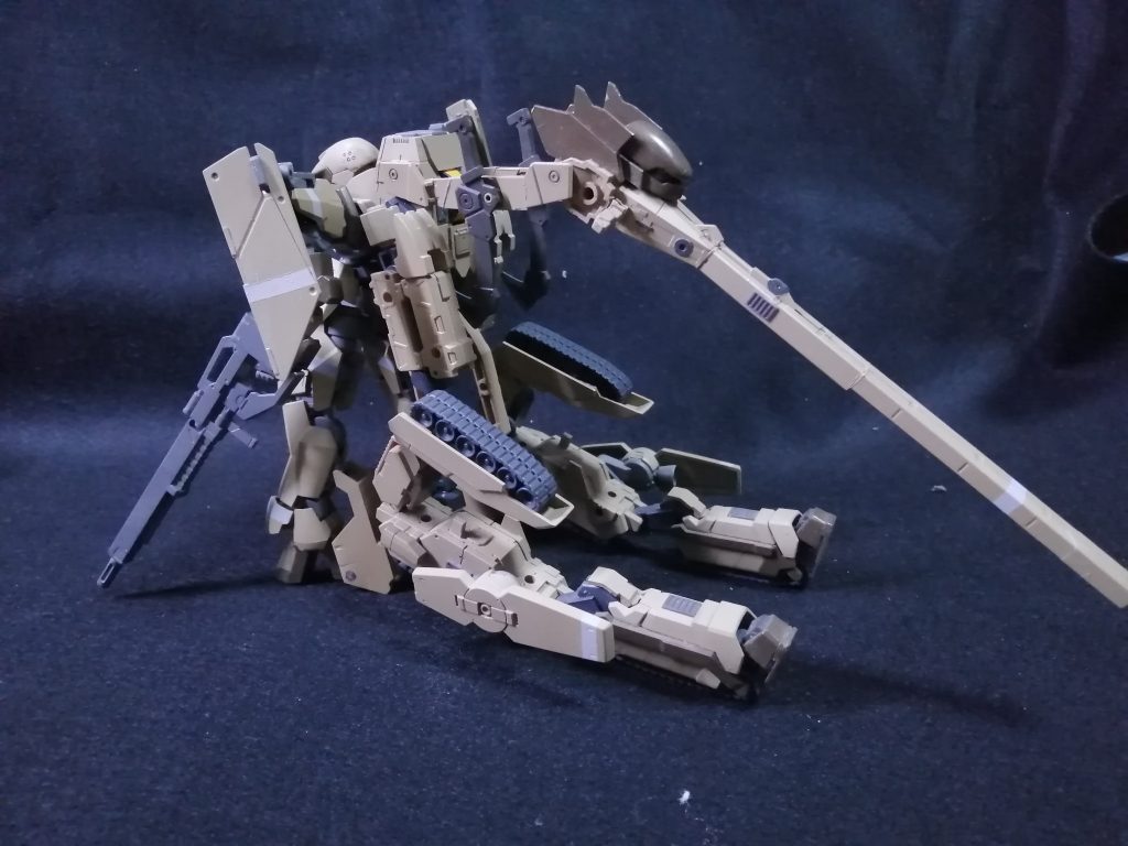 このころはサフも使わずに缶スプレーで塗装してたので、パーツによって若干色味が違ったりします