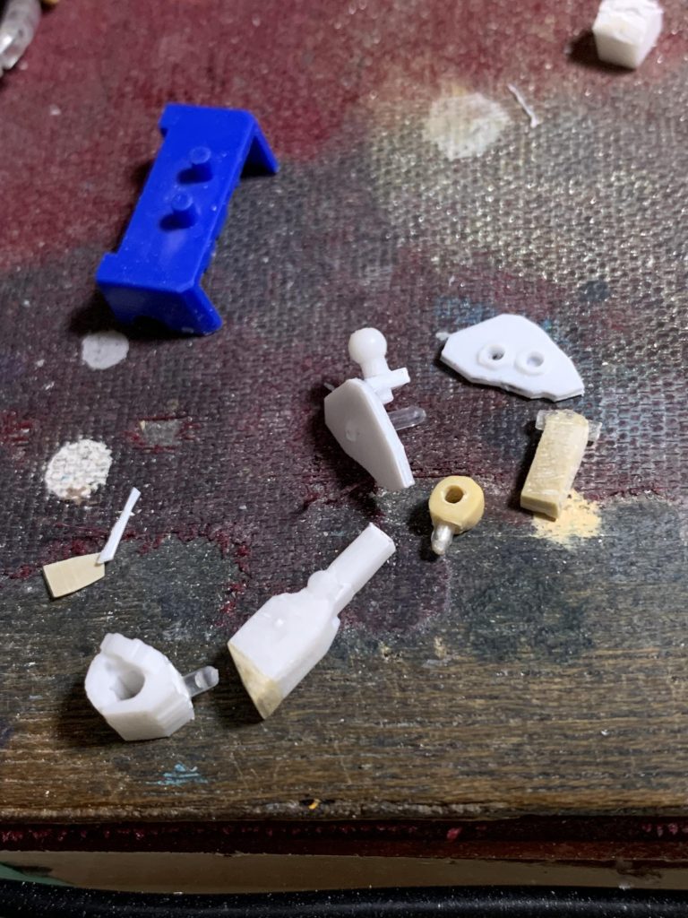 肩パーツを作っているところ