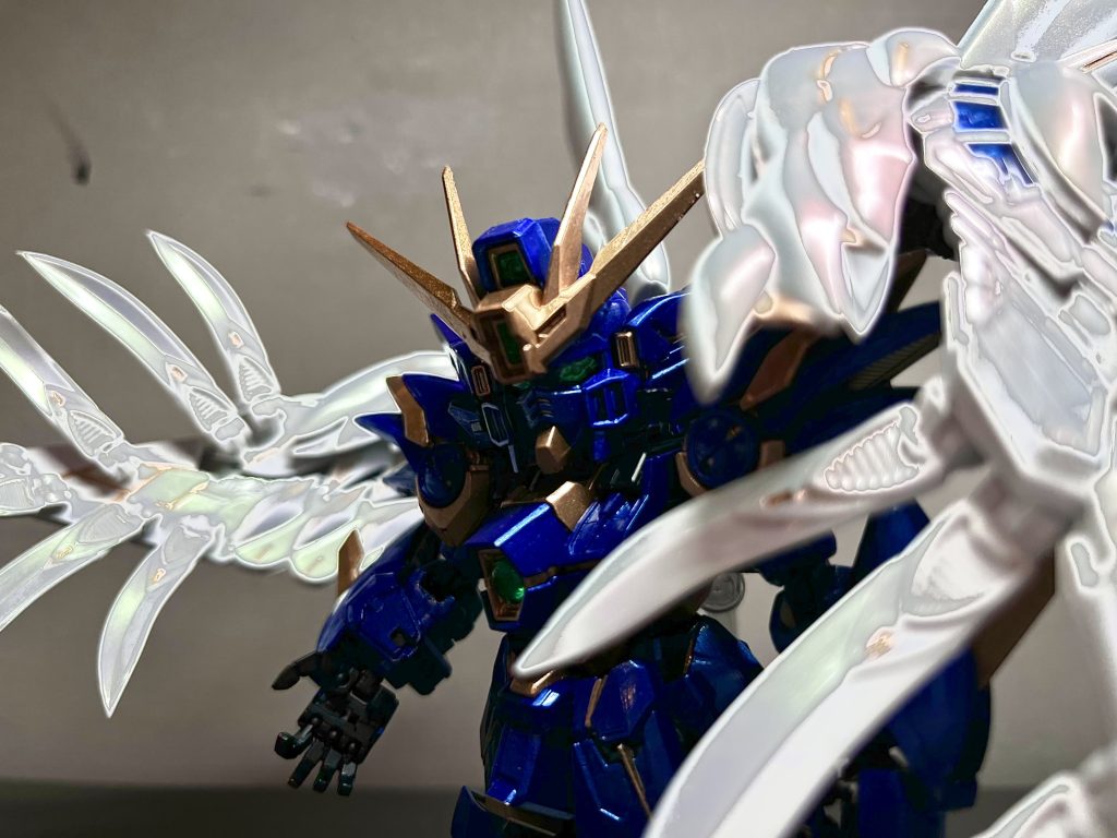 最近リメイクされた国民的RPGの、勇者の鎧をイメージ