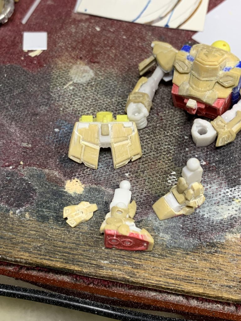 足パーツを作っているところ