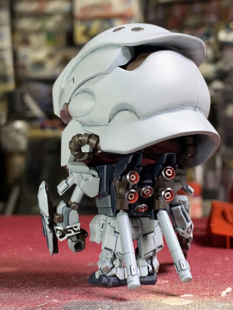 後ろの図バックパックはプラ板やらエポパテで自作です。バーニアノズルはコトブキヤのパーツと塩ビパイプの組み合わせです。プロペラントタンクはプラ棒3ミリです。