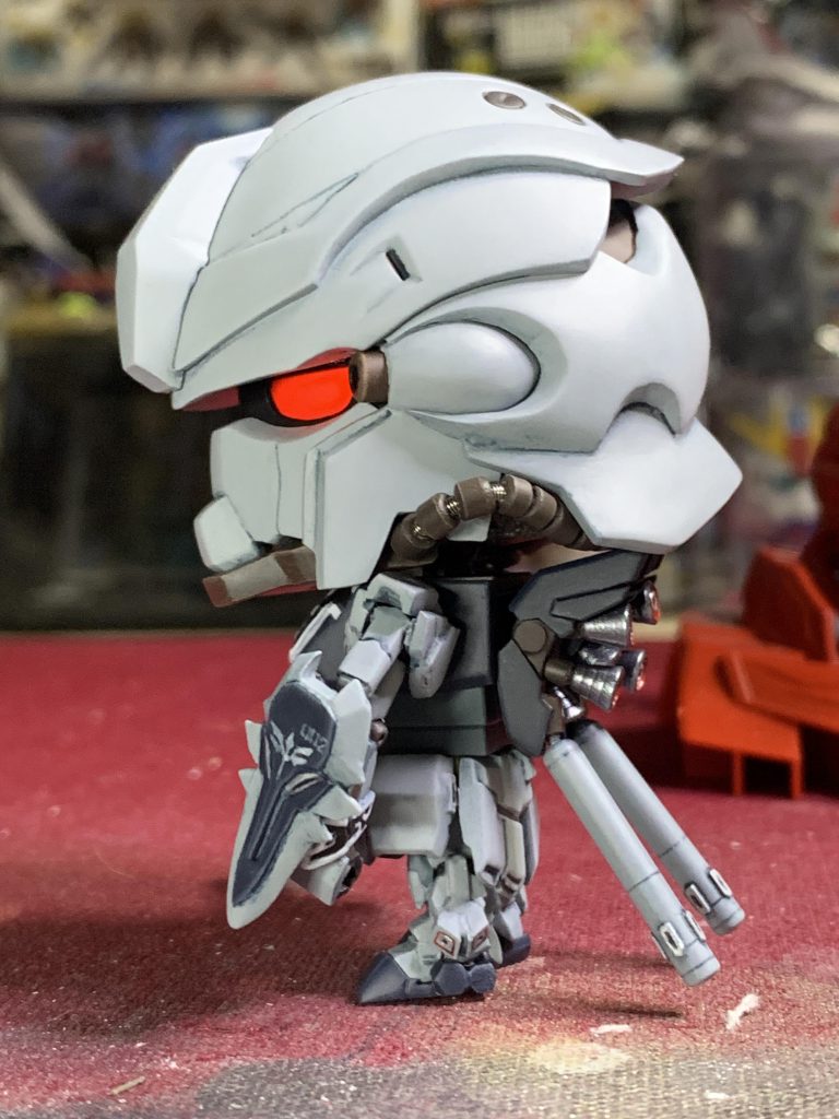 左側の図シールドはプラ板とエポパテで自作。装着方法はネオジム磁石です。