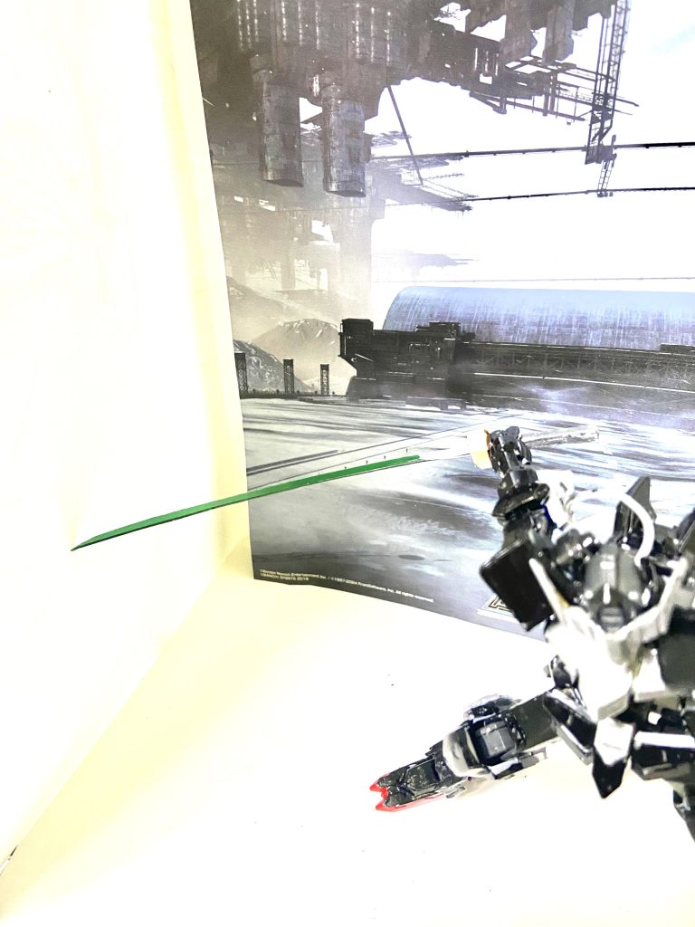 武装　長刀三日月真打和道の種武装ダブルオーライザーやリペア2のソードと同じ素材で新たに作り直した物、初代のものより格段に切れ味が増大している。