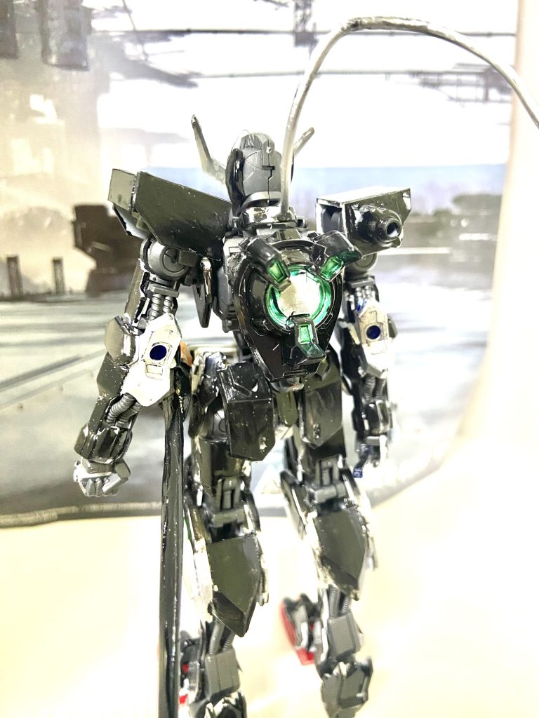 太陽炉はもはやお馴染みのスリースラスター型を採用