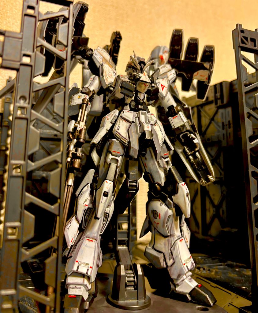 ここまで見ていただきありがとうございます!最後に私情ですが今年から僕は社会人となりました。今も仕事に資格勉強、恋愛と毎日が忙しく、自由な時間に溢れていた学生時代とは違いすぎて社会人モデラーさんの凄さをしみじみ感じています、、。こうして社畜となった今、しばらくガンプラには手をつけられないので多分これが事実上の引退作?になると思います、、。それでもサイト閲覧やコメントは気まぐれにしますし、いつか余裕が出来たらまた投稿するかもなのでその日まで皆様さようなら〜!