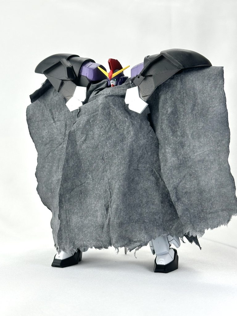 マント付けた状態マントはプラだと重いのでティッシュで制作