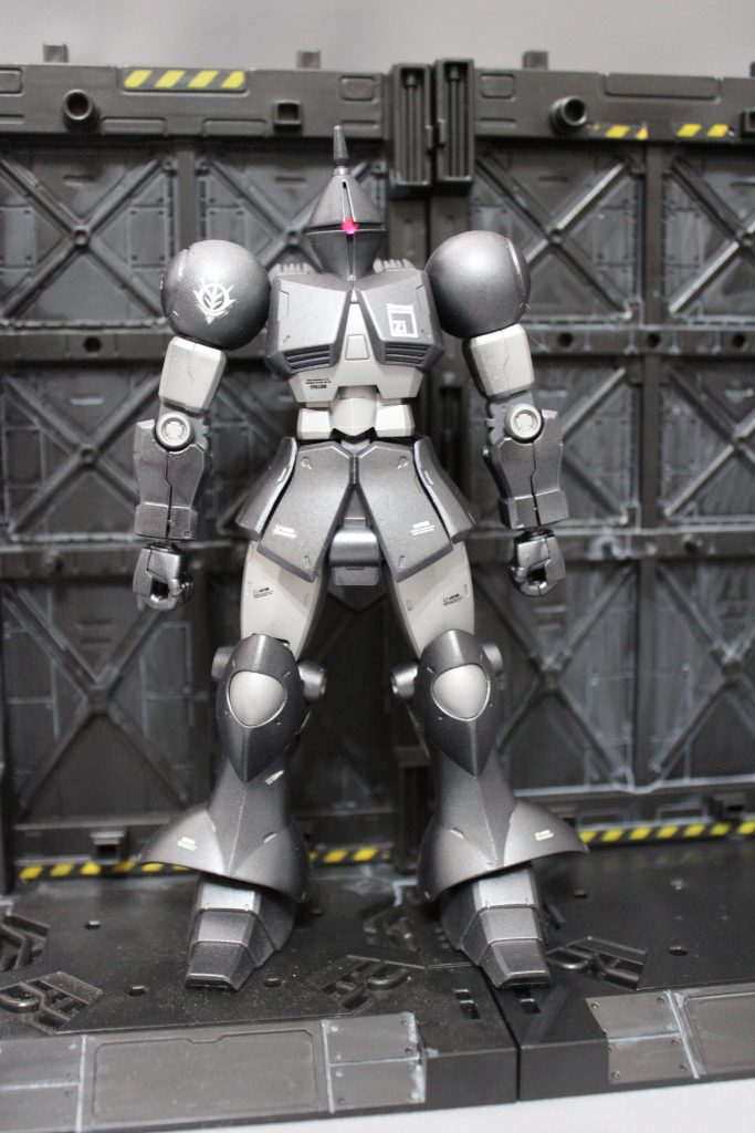 武器を装備していない状態。塗装(エアブラシ)黒:黒下地⇒シルバー⇒メタルブラック銀:黒下地⇒シルバー⇒パールホワイト